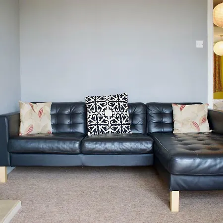 Bright 2 Bedroom Off Leith Walk * Edinburgh
