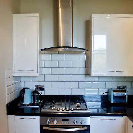 Homely 1 Bedroom Stockbridge