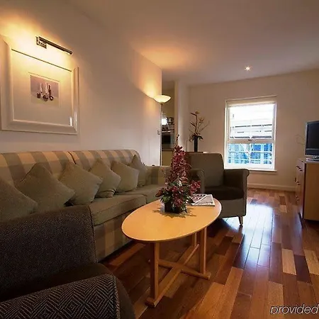 Apartahotel Holyrood 4*