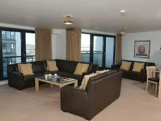 Ξενοδοχείο με διαμερίσματα Fountain Court - Eq2