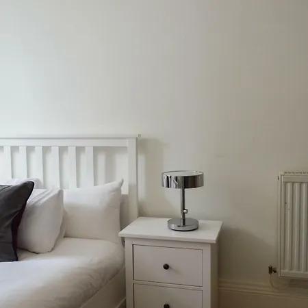 Spacious 3 Bedroom Flat In Marchmont Édimbourg