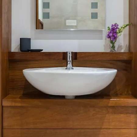 Joivy Luxury With Patio In Centre