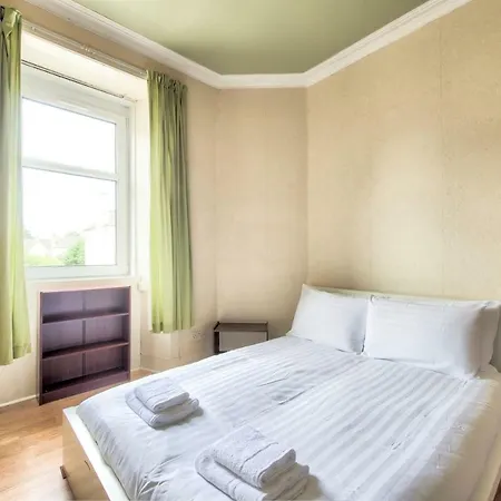 1br On Easter Road 爱丁堡