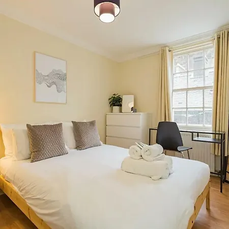 2br Grassmarket With Castle View