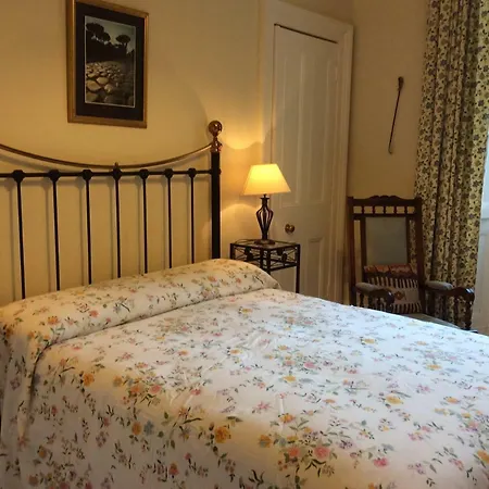 Bed & Breakfast Number 18 *