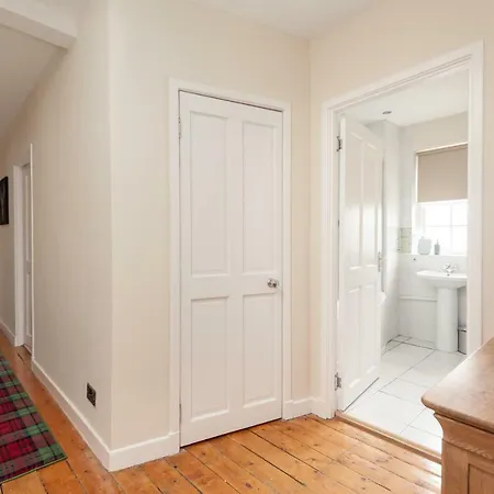 Apartment Royal Mile 2 Bedroom Next To The Castle