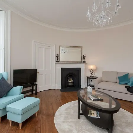 Brand New Charming Luxury 3 Bed Apt - New Town Apartment