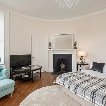 Apartment Brand New Charming Luxury 3 Bed Apt - New Town *