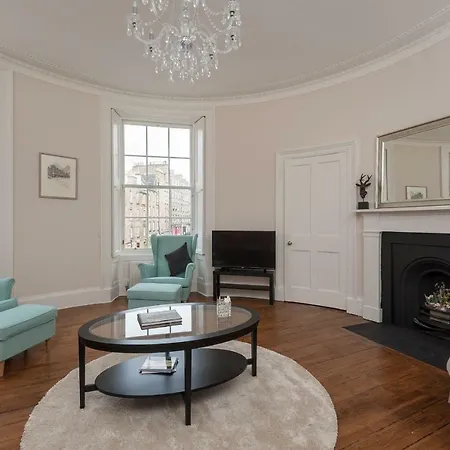 Brand New Charming Luxury 3 Bed Apt - New Town