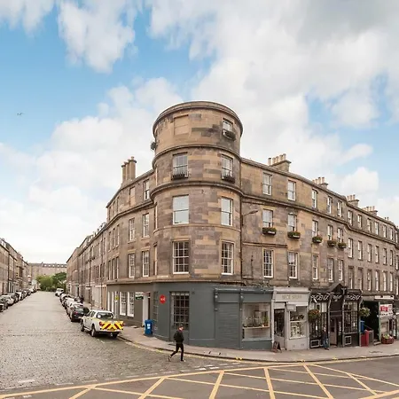 Brand New Charming Luxury 3 Bed Apt - New Town Apartment *