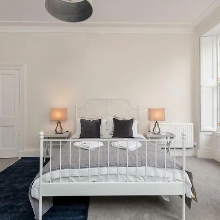 Brand New Charming Luxury 3 Bed Apt - New Town Edinburgh