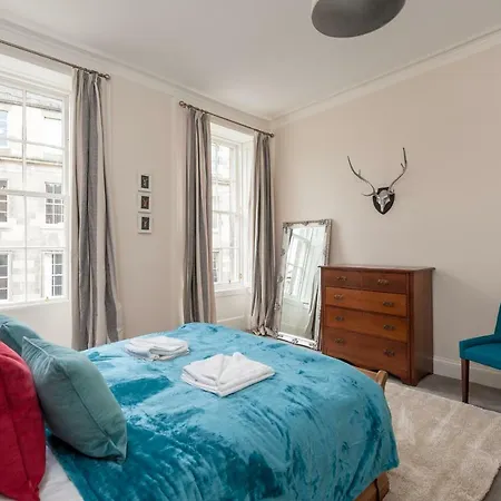 Brand New Charming Luxury 3 Bed Apt - New Town