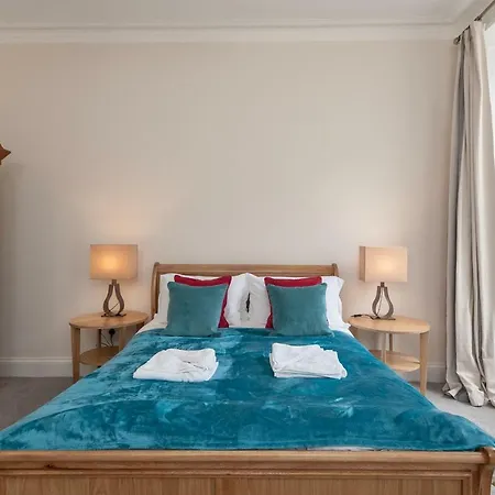 Apartment Brand New Charming Luxury 3 Bed Apt - New Town