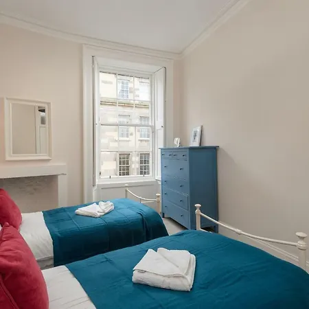 Brand New Charming Luxury 3 Bed Apt - New Town