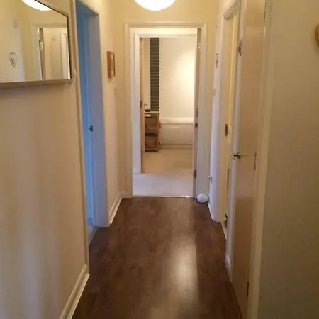 Penthouse Near Easter Road Apartment *