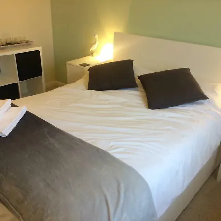 Penthouse Near Easter Road Apartment