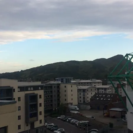 Apartment Penthouse Near Easter Road *