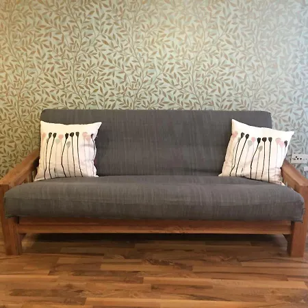 One Bedroom Spacious Flat In Easter Road