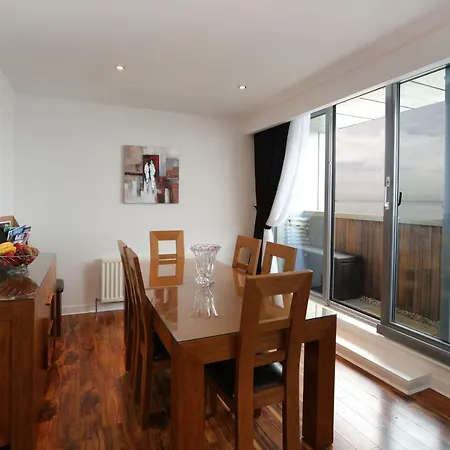 Penthouse Western Harbour Apartment
