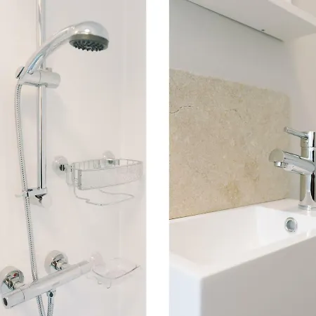 Beautiful Centre - Holyrood Park *