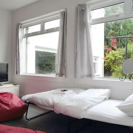 Detached House With Gardens Daire Edinburgh