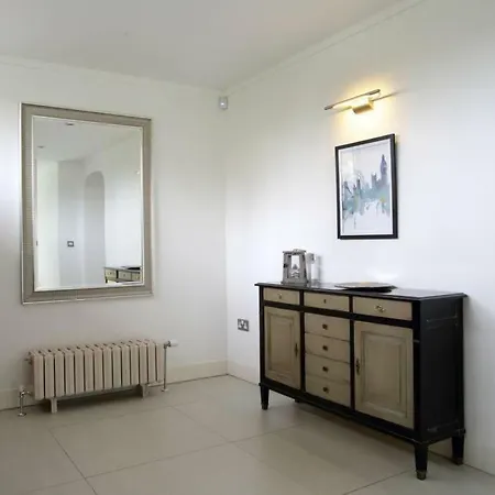 Detached House With Gardens Daire Edinburgh