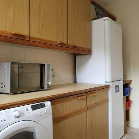 Sunny 3 Bed In Central With Free Parking