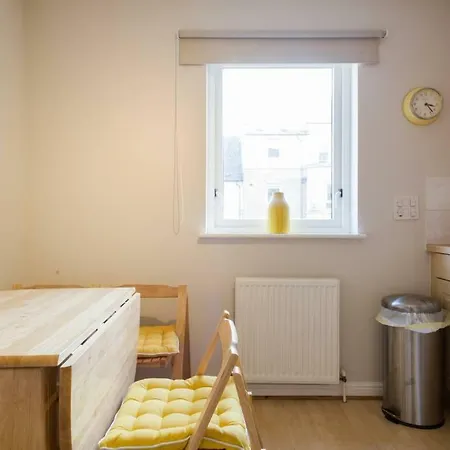 شقة Modern 2 Bed 15 Minute Walk To Princes St إدنبرة