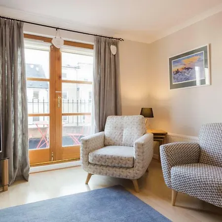 Modern 2 Bed 15 Minute Walk To Princes St *