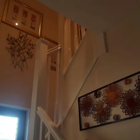 Penthouse Sleeps 11 * エディンバラ