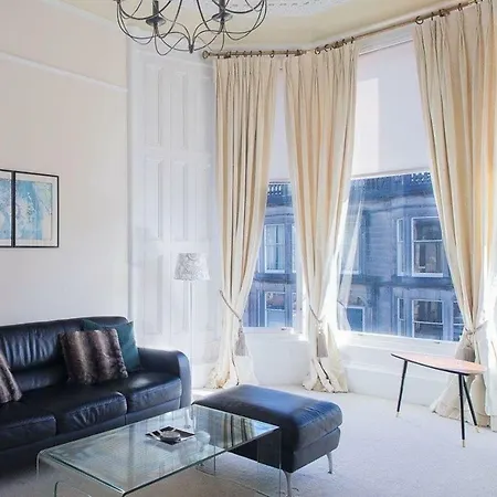 Spacious West End Apartment Edinburgh