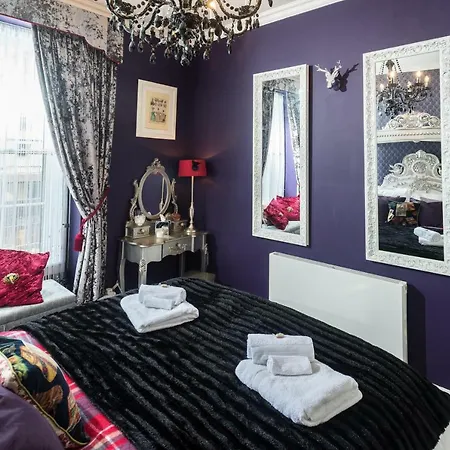 The Bonnie Bide Awa' Lejlighed