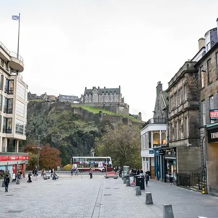 Beautiful Centre - Holyrood Park *