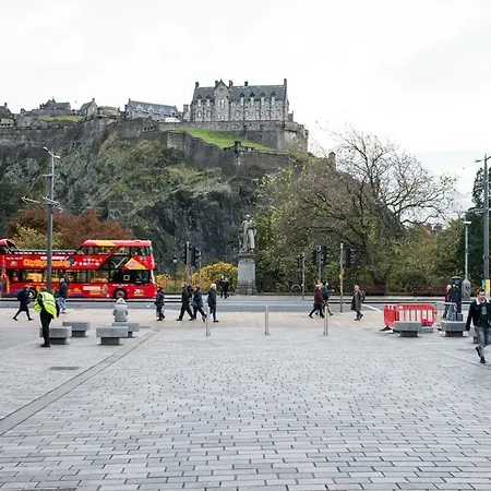 Beautiful Centre - Holyrood Park *