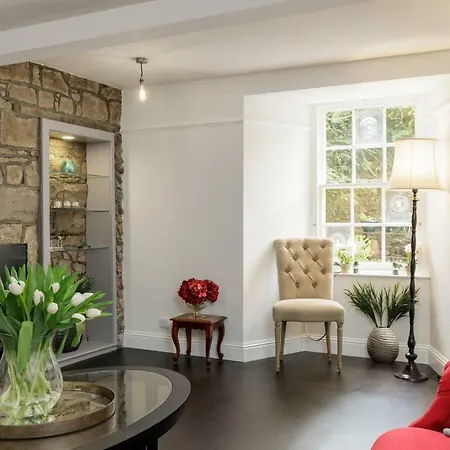 New Town Garden With Office Apartment *