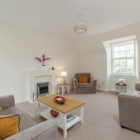 Historic Dean Village Apartment