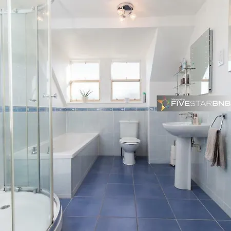 Daire Beautiful With Free Parking Edinburgh