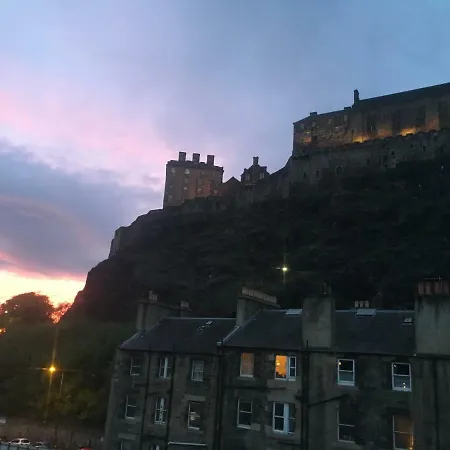 Central Studio Flat With View To The Castle Apartment Edinburgh