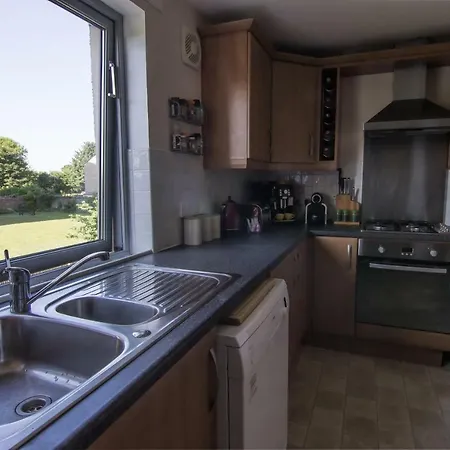 Great 2 Bedroom With Free Parking * Edinburgh