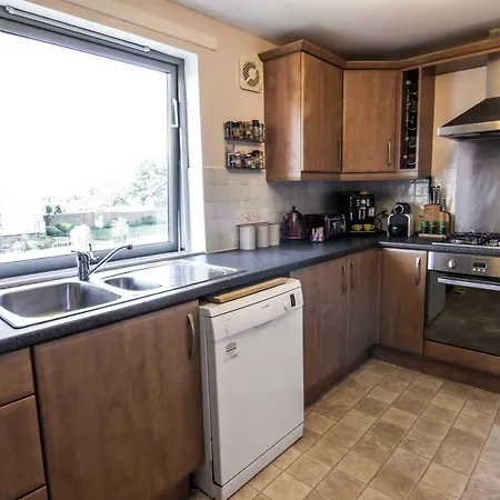Great 2 Bedroom With Free Parking Apartment Edinburgh