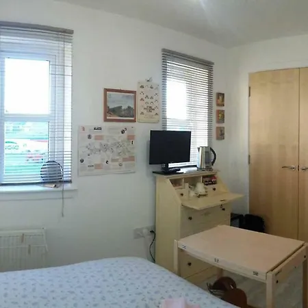 Broomhouse ホームステイ