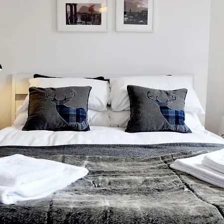 Stylish Flat In 1860's Listed Building شقة