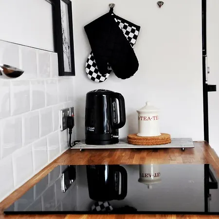 Stylish Flat In 1860's Listed Building شقة *
