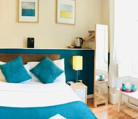 Dene Guest House, New Town 3*