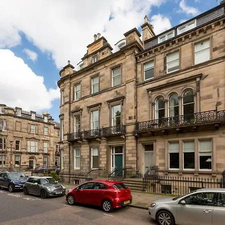 Rothesay Place Apartment *
