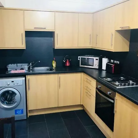 Lovely Leafy With Free Parking Apartamento