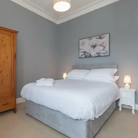 The - Floor 2 Bedroom Apartman *