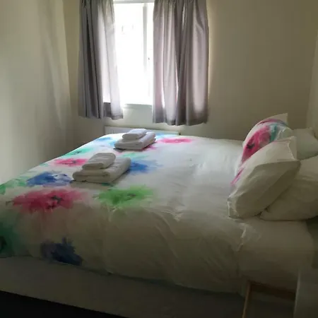 Central & Stylish 3 Bedroom, 2 Bath, Free Parking Appartement Edinburgh