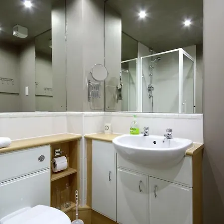 143 Lochend Road Apartment *