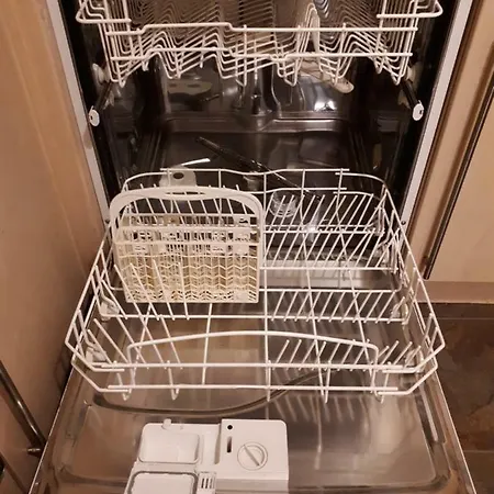 Апартаменты Central & Stylish 3 Bedroom, 2 Bath, Free Parking